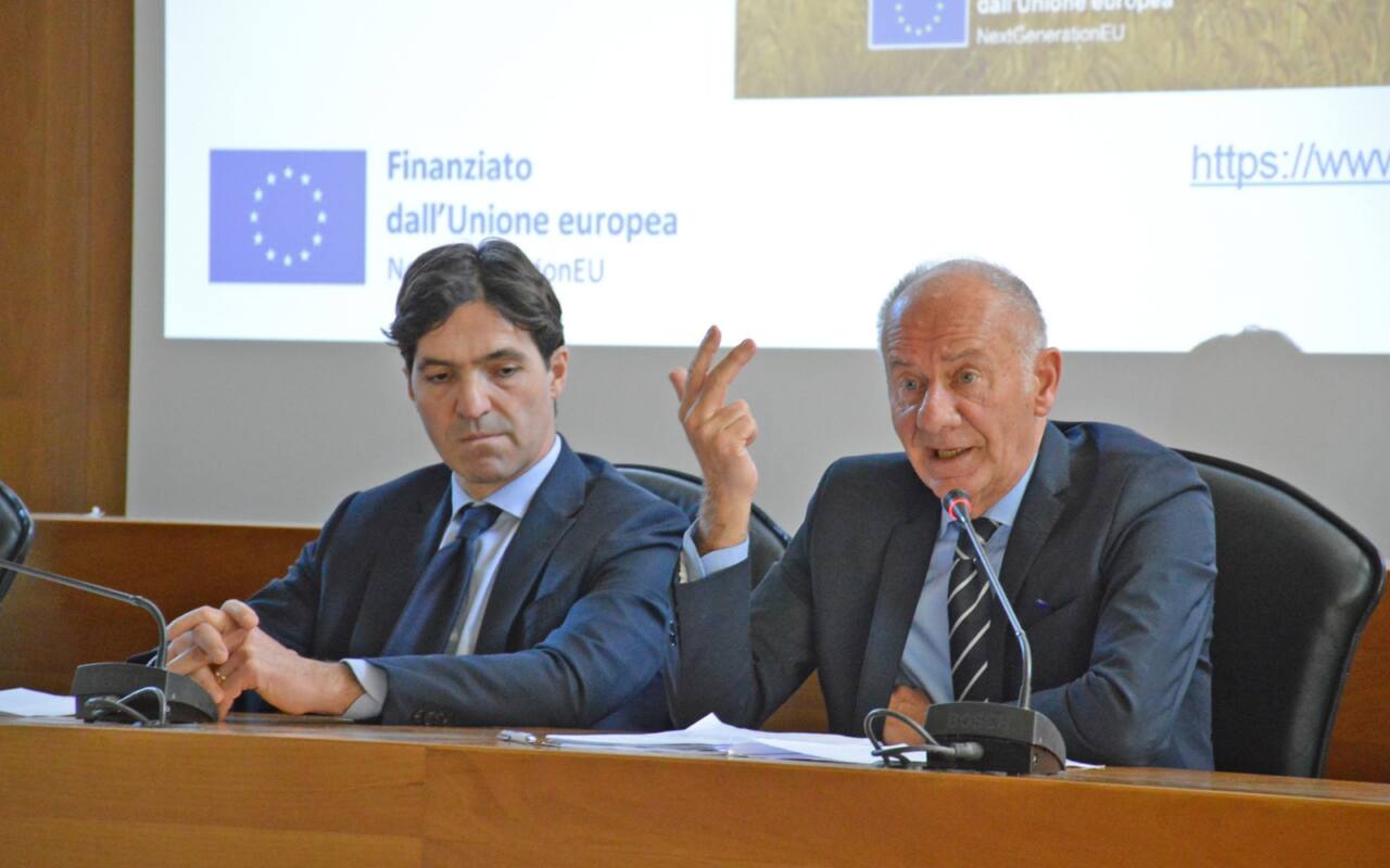 Il presidente della Regione Marche Francesco Acquaroli e l'assessore al Bilancio Brandoni