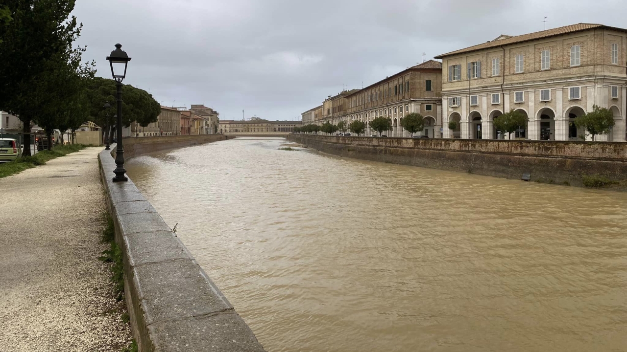 La situazione del fiume Misa a Senigallia il 16 maggio 2023