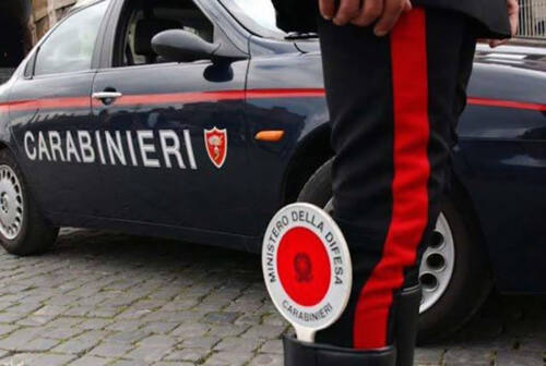 Evade dai domiciliari a Morrovalle, i carabinieri lo trovano davanti a un bar a Monte San Giusto: arrestato