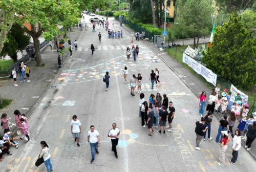 Jesi, in viale Verdi il Liceo Scientifico sperimenta la “strada scolastica”